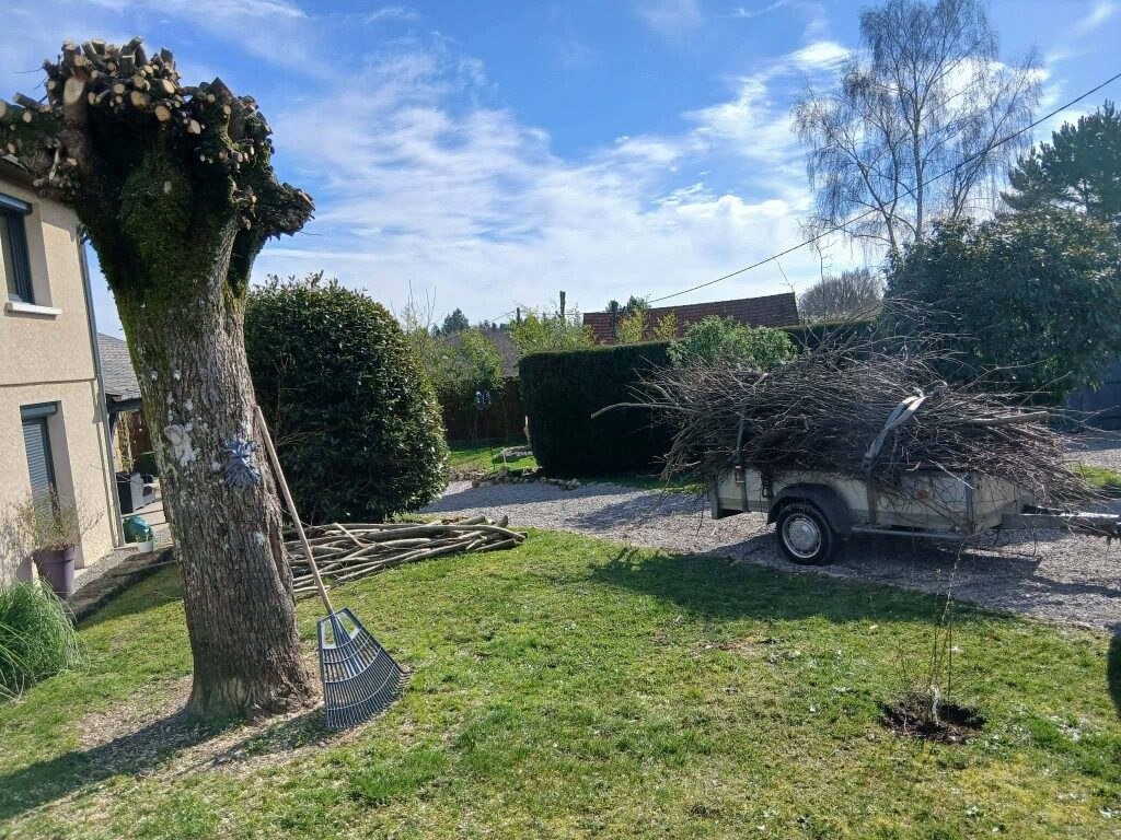 Chantier Leroy du Débarras autour d’une maison